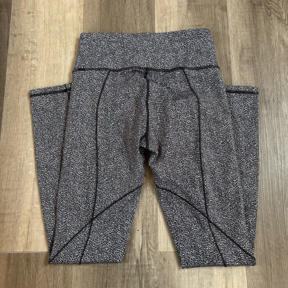 Lululemon Run It Out Tight Power Luxtreme Ripple Jacquard Black White Size 6 - Picture 13 of 16